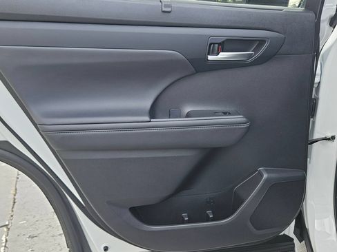 Used 2024 Toyota Highlander XSE FWD image 22
