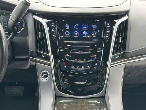 Used 2019 Cadillac Escalade Platinum image 11