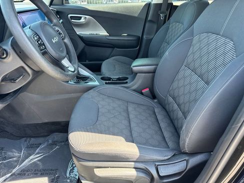 Used 2022 Kia Niro LX image 10