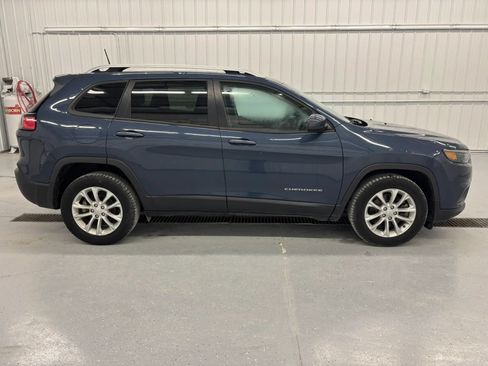 Used 2021 Jeep Cherokee Latitude FWD image 3