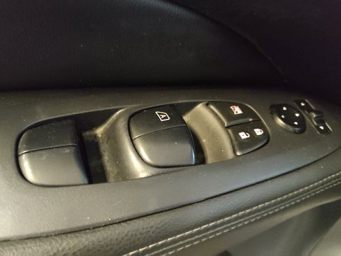 Used 2020 Nissan Pathfinder S image 27