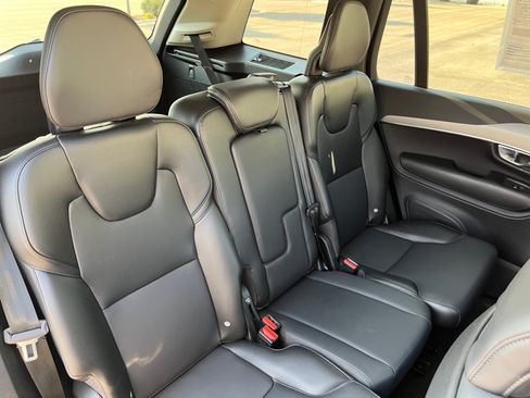 Used 2023 Volvo XC90 B5 Core AWD/4WD image 18