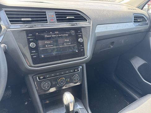 Used 2021 Volkswagen Tiguan SE image 9