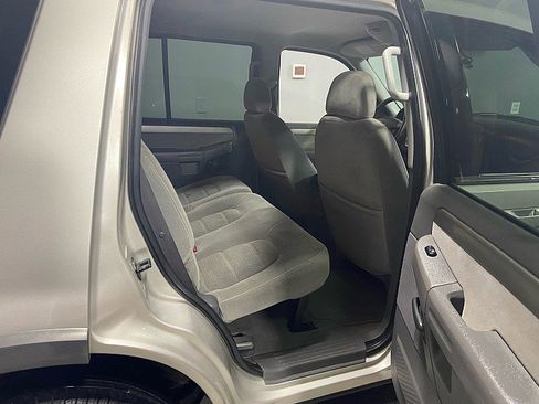 Used 2004 Ford Explorer XLT image 19