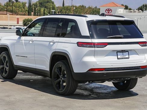 New 2025 Jeep Grand Cherokee Altitude image 7