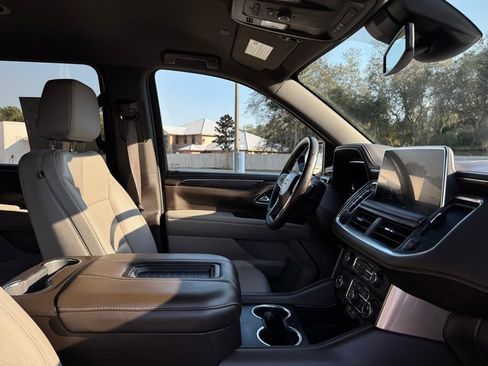 Used 2024 Chevrolet Suburban LT image 31