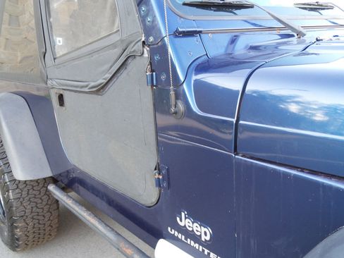 Used 2005 Jeep Wrangler Unlimited w/ Security Group image 63