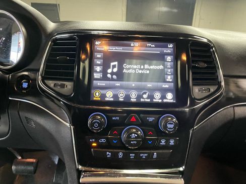Used 2021 Jeep Grand Cherokee Limited AWD/4WD image 16