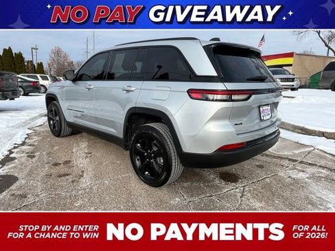 Used 2023 Jeep Grand Cherokee Altitude image 3