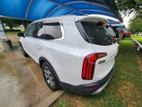 Used 2020 Kia Telluride EX w/ Towing Package FWD image 4