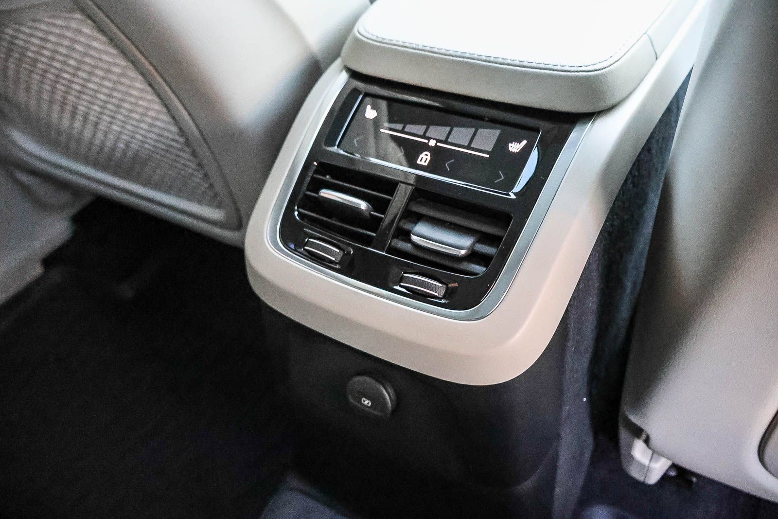 Used 2023 Volvo XC90 T8 Ultimate w/ Protection Package Premier AWD/4WD image 22