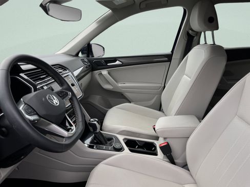 Used 2022 Volkswagen Tiguan SE image 14