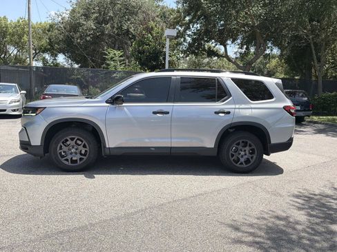 Used 2024 Honda Pilot TrailSport image 6