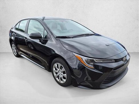 Used 2025 Toyota Corolla LE FWD image 3