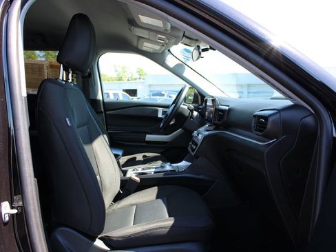 Used 2023 Ford Explorer XLT AWD/4WD image 29