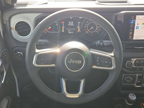 Used 2025 Jeep Wrangler Unlimited Sahara AWD/4WD image 18