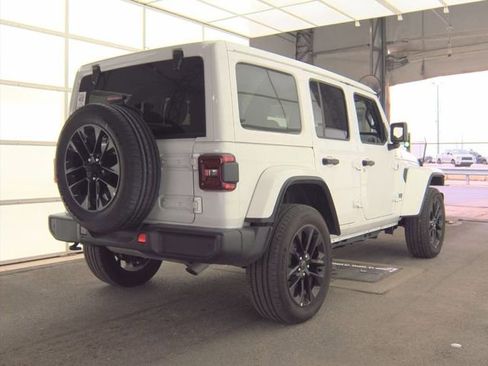 Used 2025 Jeep Wrangler Unlimited Sahara w/ Safety Group AWD/4WD image 2