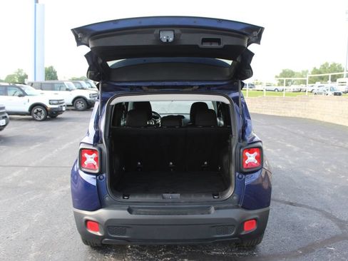 Used 2018 Jeep Renegade Latitude FWD image 15