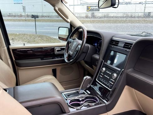 Used 2016 Lincoln Navigator Reserve image 14