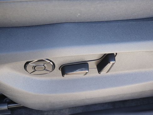 New 2025 Volkswagen Tiguan SE image 15