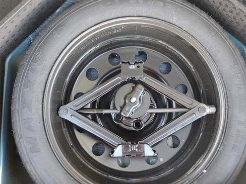 Used 2024 Ford Edge Titanium image 13