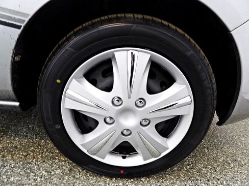 Used 2013 MAZDA MAZDA2 Sport FWD image 20