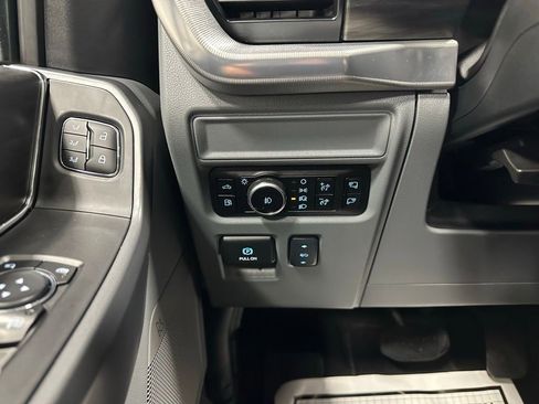 Used 2025 Ford F150 Lariat w/ Equipment Group 501A Mid image 18