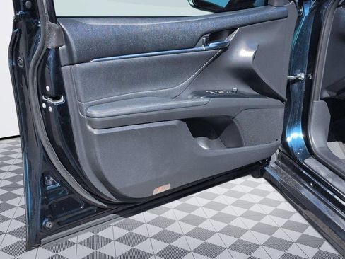 Used 2018 Toyota Camry XSE FWD image 9