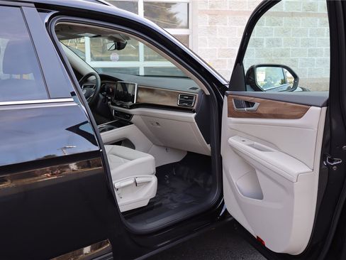 New 2026 Volkswagen Atlas SE image 25