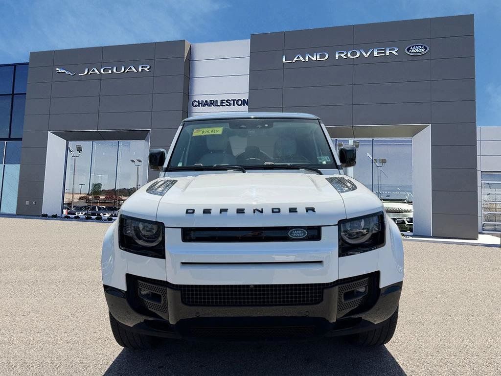 Used 2025 Land Rover Defender 110 X-Dynamic SE AWD/4WD image 8