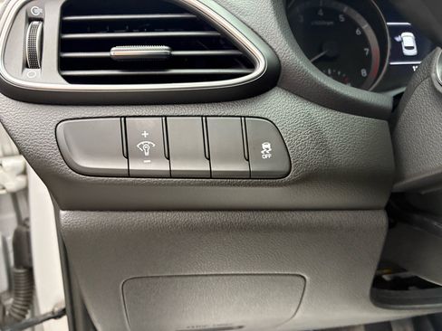 Used 2018 Hyundai Elantra GT image 14