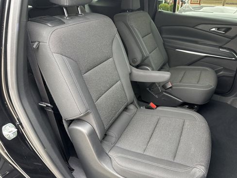 Used 2025 Chevrolet Traverse LT image 48