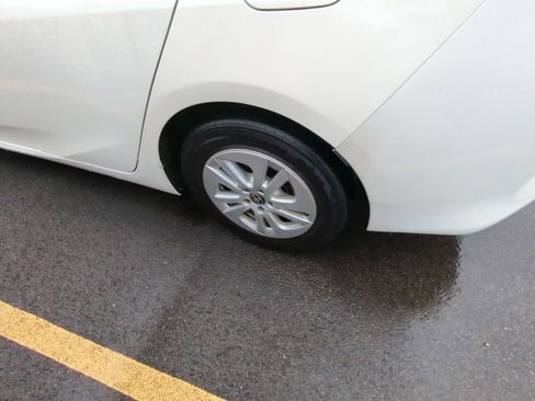 Used 2016 Toyota Prius Two FWD image 5