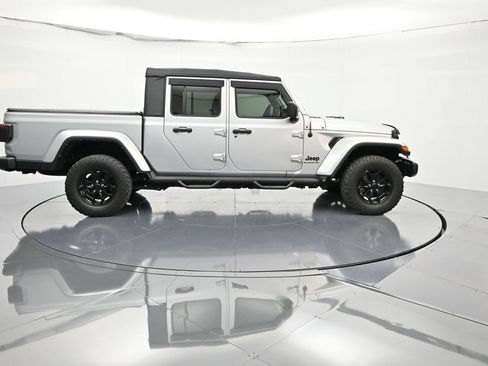 Certified 2022 Jeep Gladiator Willys image 5
