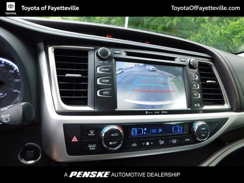Used 2019 Toyota Highlander XLE AWD/4WD image 11
