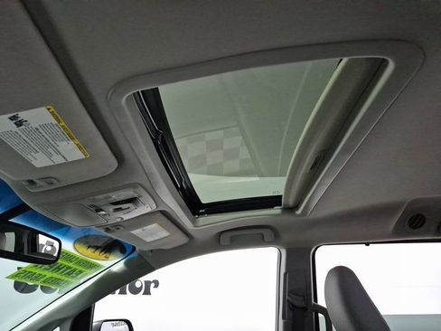 Used 2017 Toyota Sienna XLE image 32