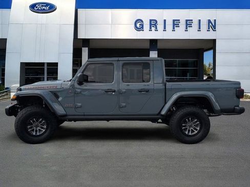 Used 2025 Jeep Gladiator Rubicon w/ Convenience Group AWD/4WD image 10