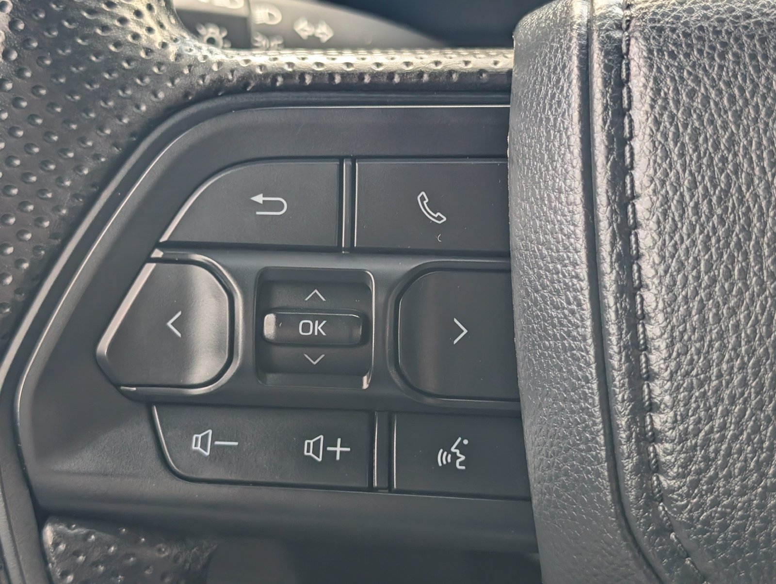 Used 2024 Toyota Tacoma SR AWD/4WD image 25