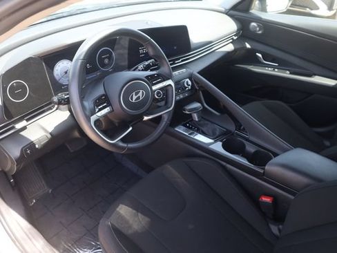 Used 2025 Hyundai Elantra SEL FWD image 9