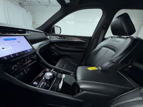 Used 2024 Jeep Grand Cherokee L Overland w/ Trailer Tow Package image 6