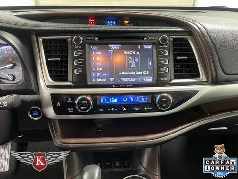 Used 2019 Toyota Highlander XLE AWD/4WD image 17