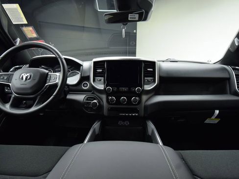 New 2026 RAM 1500 4x4 Crew Cab image 34