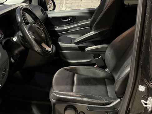 Used 2018 Mercedes-Benz Metris Passenger image 18