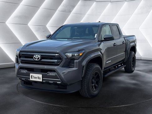 Used 2025 Toyota Tacoma SR5 AWD/4WD image 1