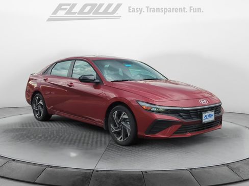 Certified 2025 Hyundai Elantra Sport FWD image 1