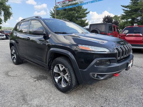 Used 2016 Jeep Cherokee Trailhawk w/ Cold Weather Group AWD/4WD image 3