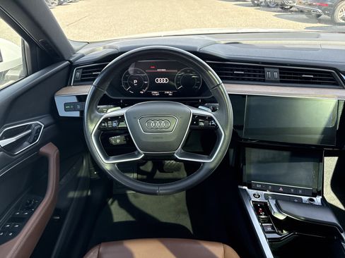Certified 2024 Audi Q8 e-tron Premium image 7