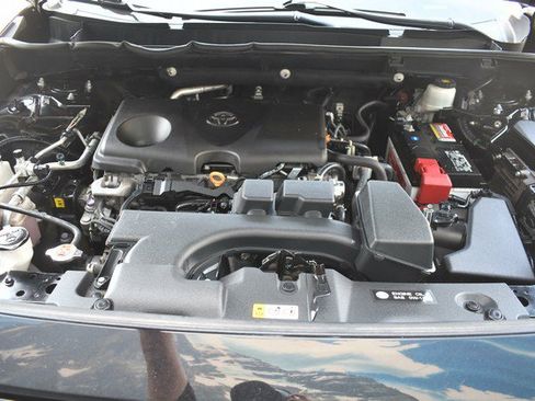 Used 2023 Toyota RAV4 LE AWD/4WD image 29