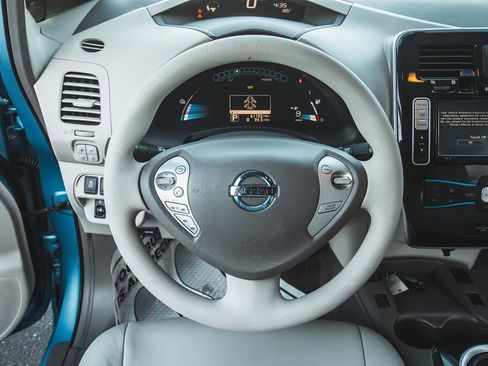 Used 2011 Nissan Leaf SL image 13