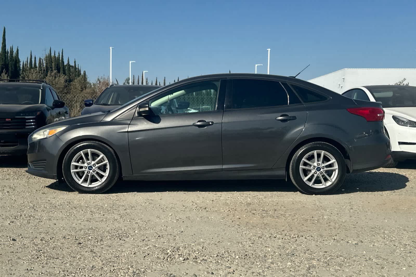 Used 2017 Ford Focus SE FWD image 6